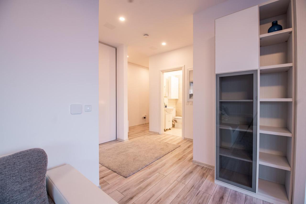Luxury Westpark 2 Presidentialsuite With Lake View W4 부쿠레슈티 외부 사진